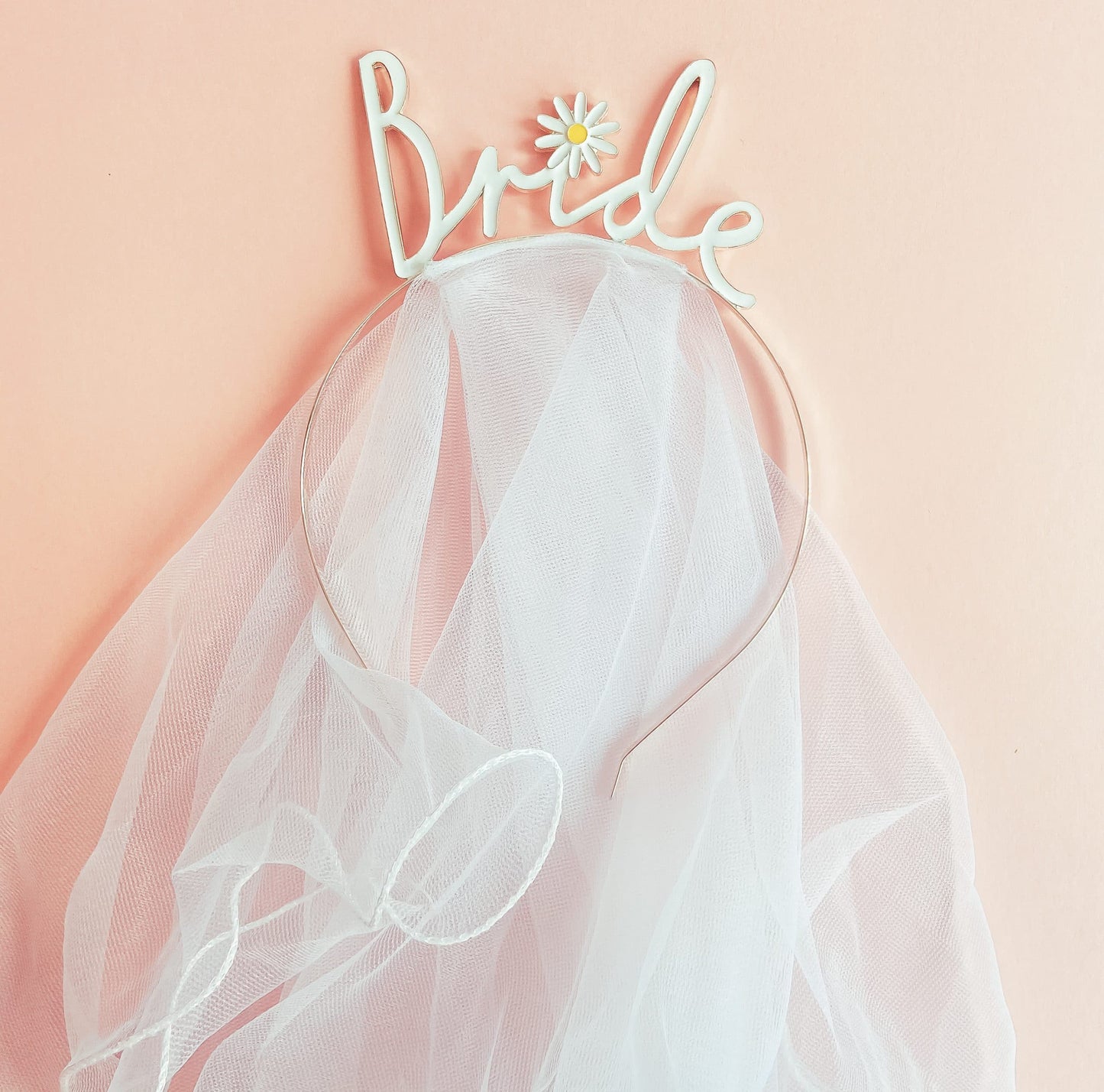 Daisy Floral Bridal Headband & Veil - The Hen Planner