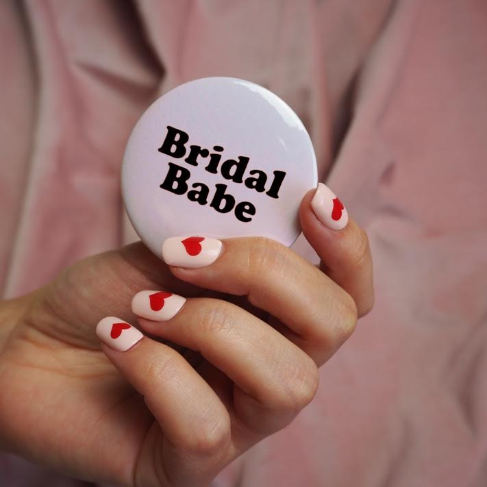 Bridal Babe Hen Party Badge - The Hen Planner