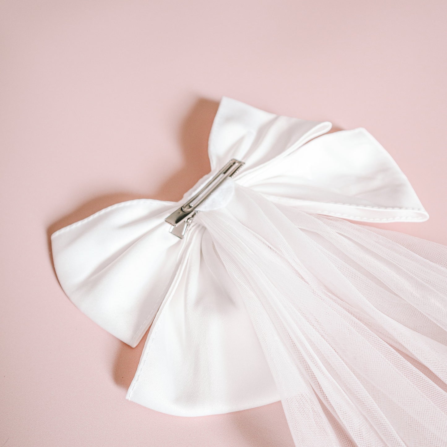 Load image into Gallery viewer, Hen Party Bow Tulle Veil - The Hen Planner
